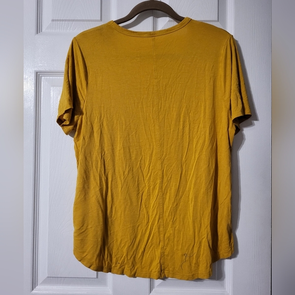 Mustard yellow no tag woman xlarge  t shirt - Picture 2 of 2